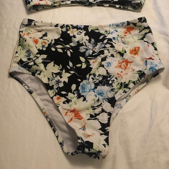 CUPSHE Floral Swimsuit - Picture 2 of 5
